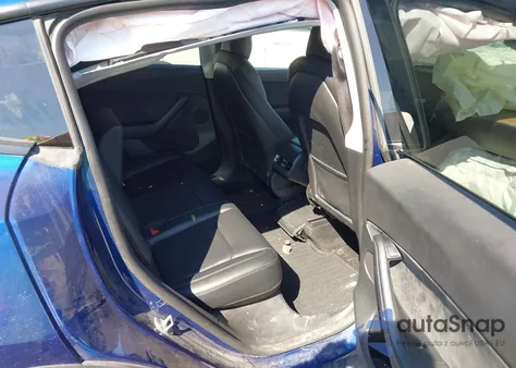 2022 Tesla Model Y Long Range Dual Motor All-Wheel Drive z USA, uszkodzony, nr VIN 7SAYGDEEXNF441415